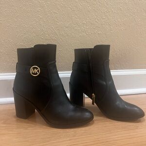 Size 9 black Michael Kors low boots